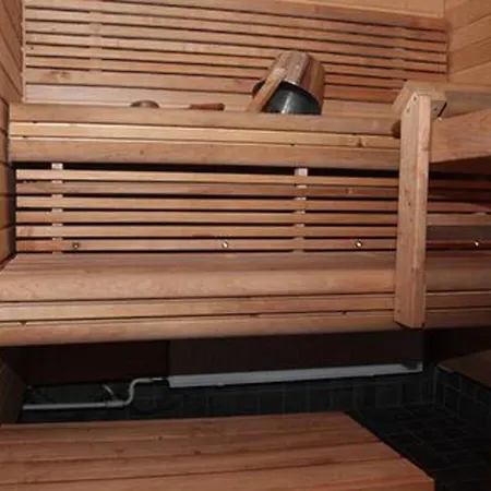 Holiday Karhunvartijan Kartano B6 *